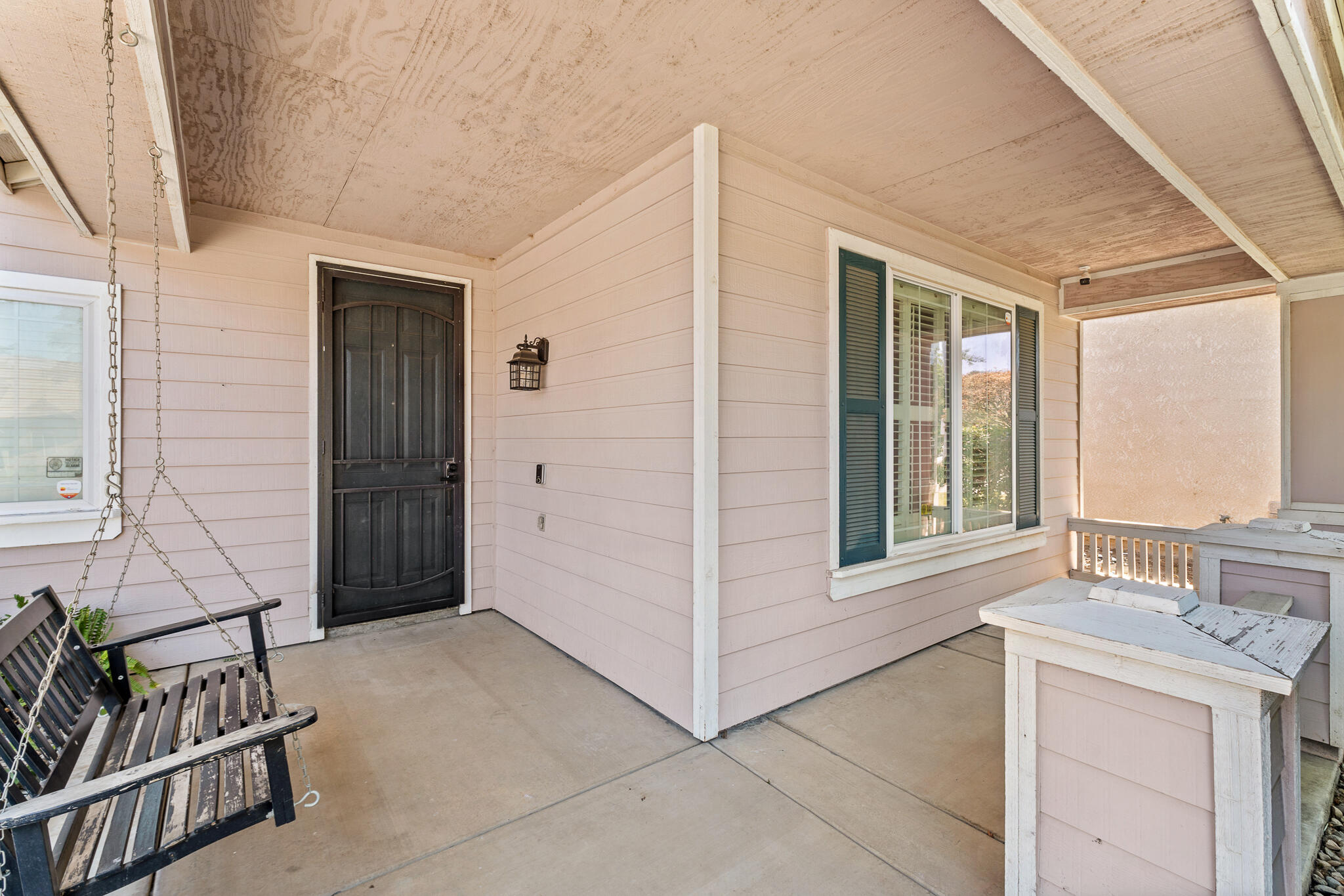 2223 E La Vida Avenue