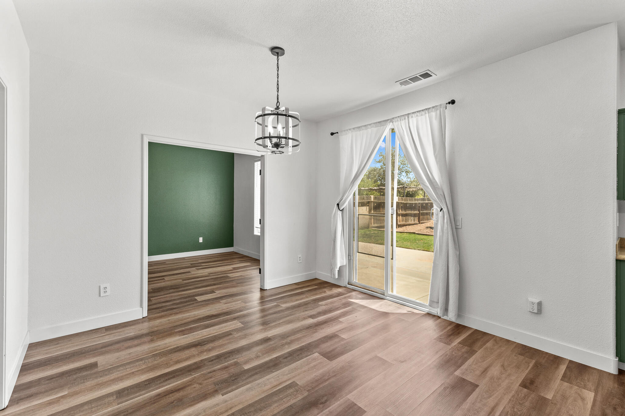 2223 E La Vida Avenue