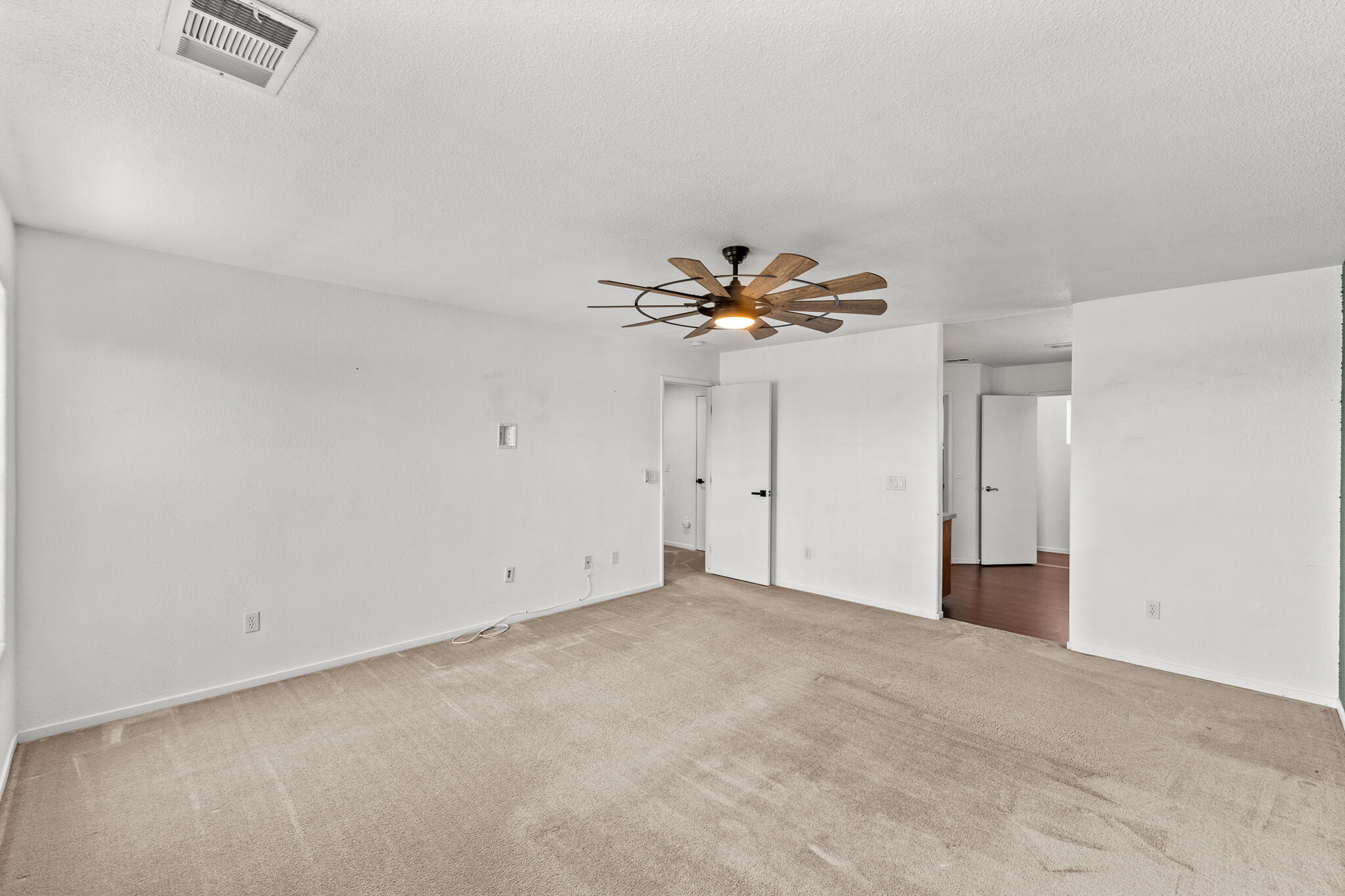 2223 E La Vida Avenue