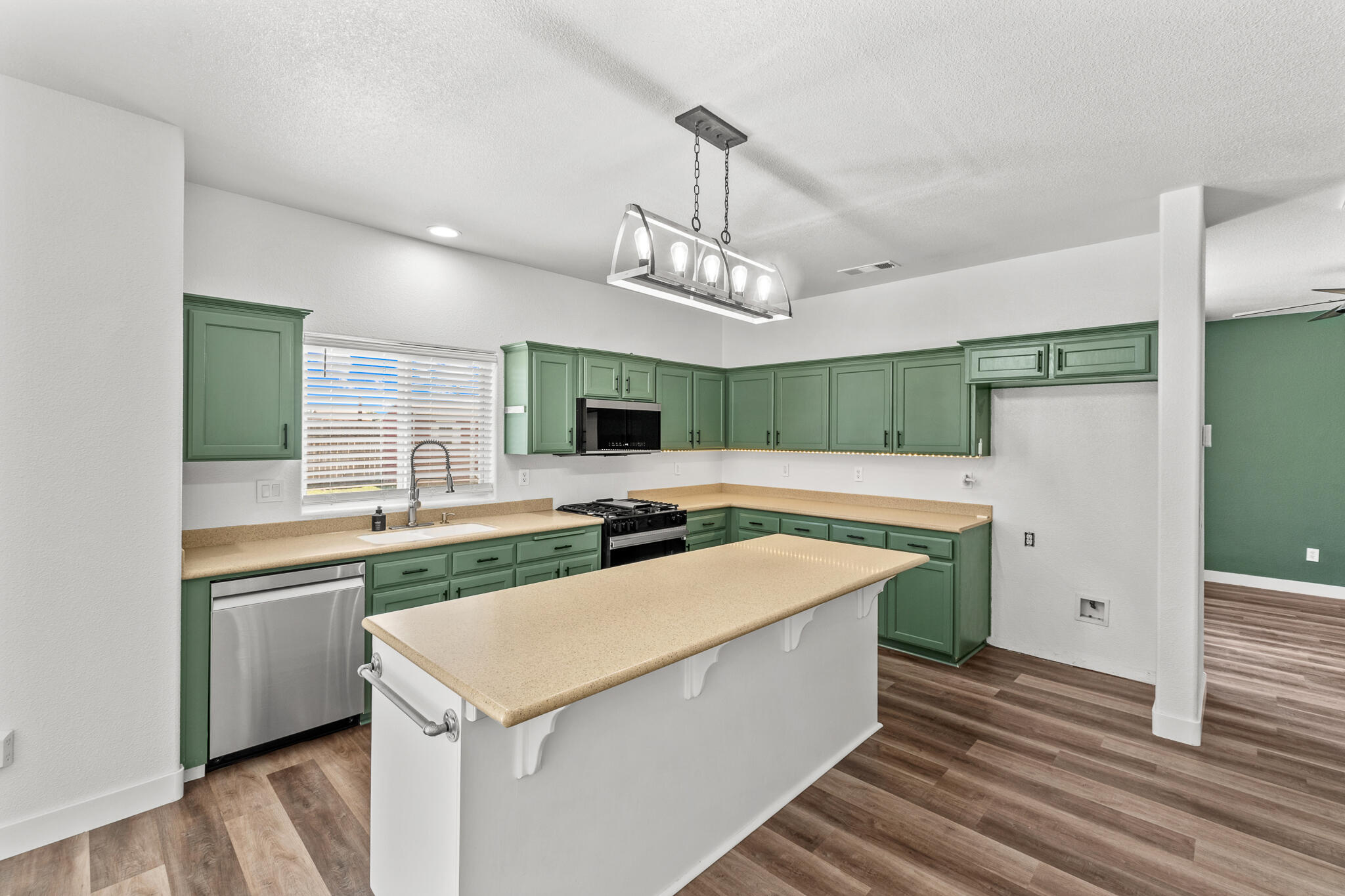 2223 E La Vida Avenue
