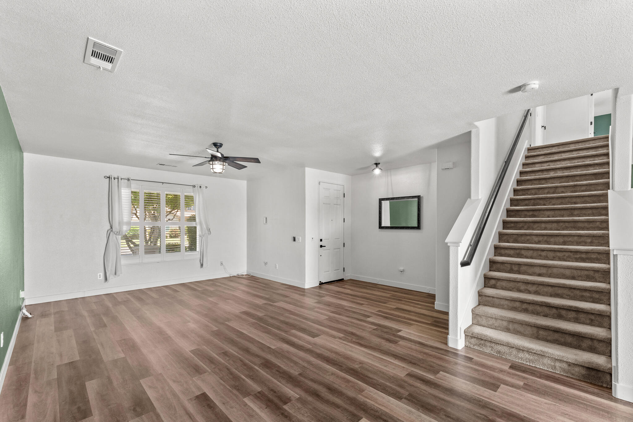 2223 E La Vida Avenue