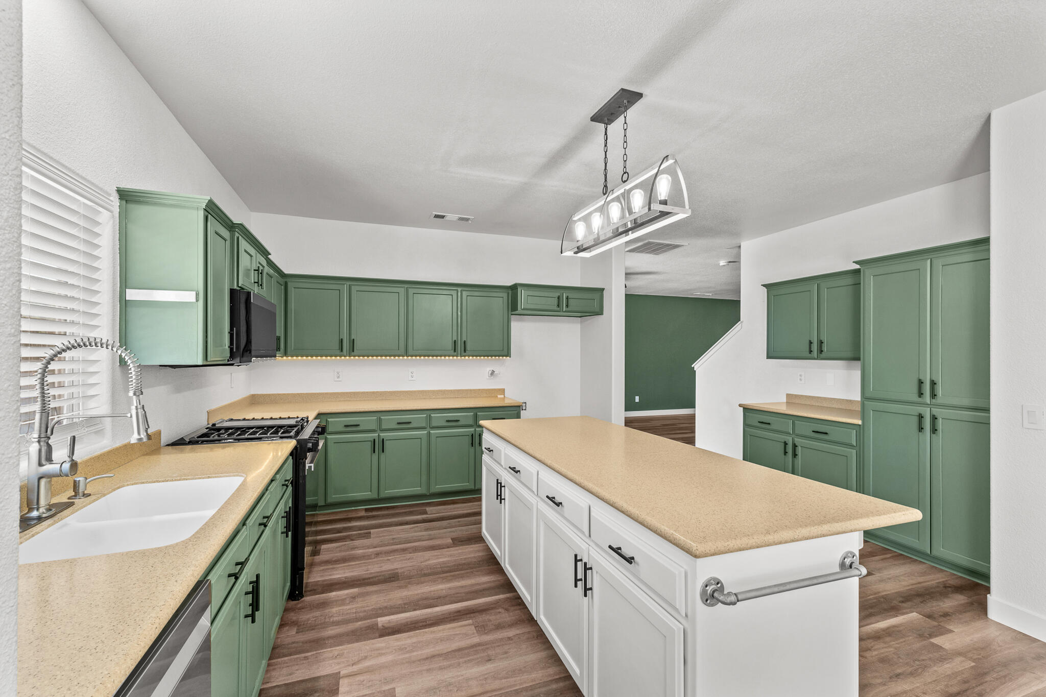 2223 E La Vida Avenue