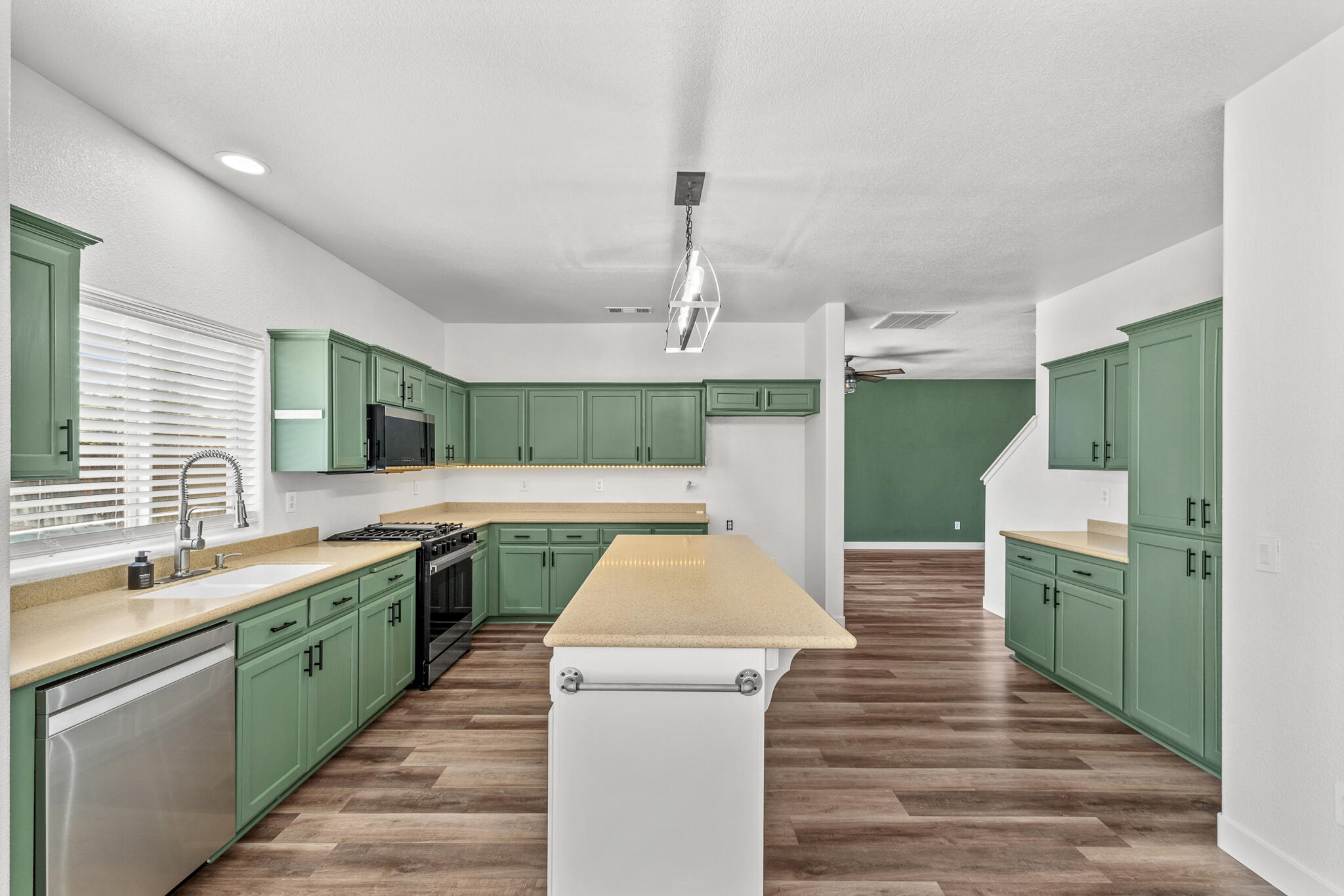 2223 E La Vida Avenue