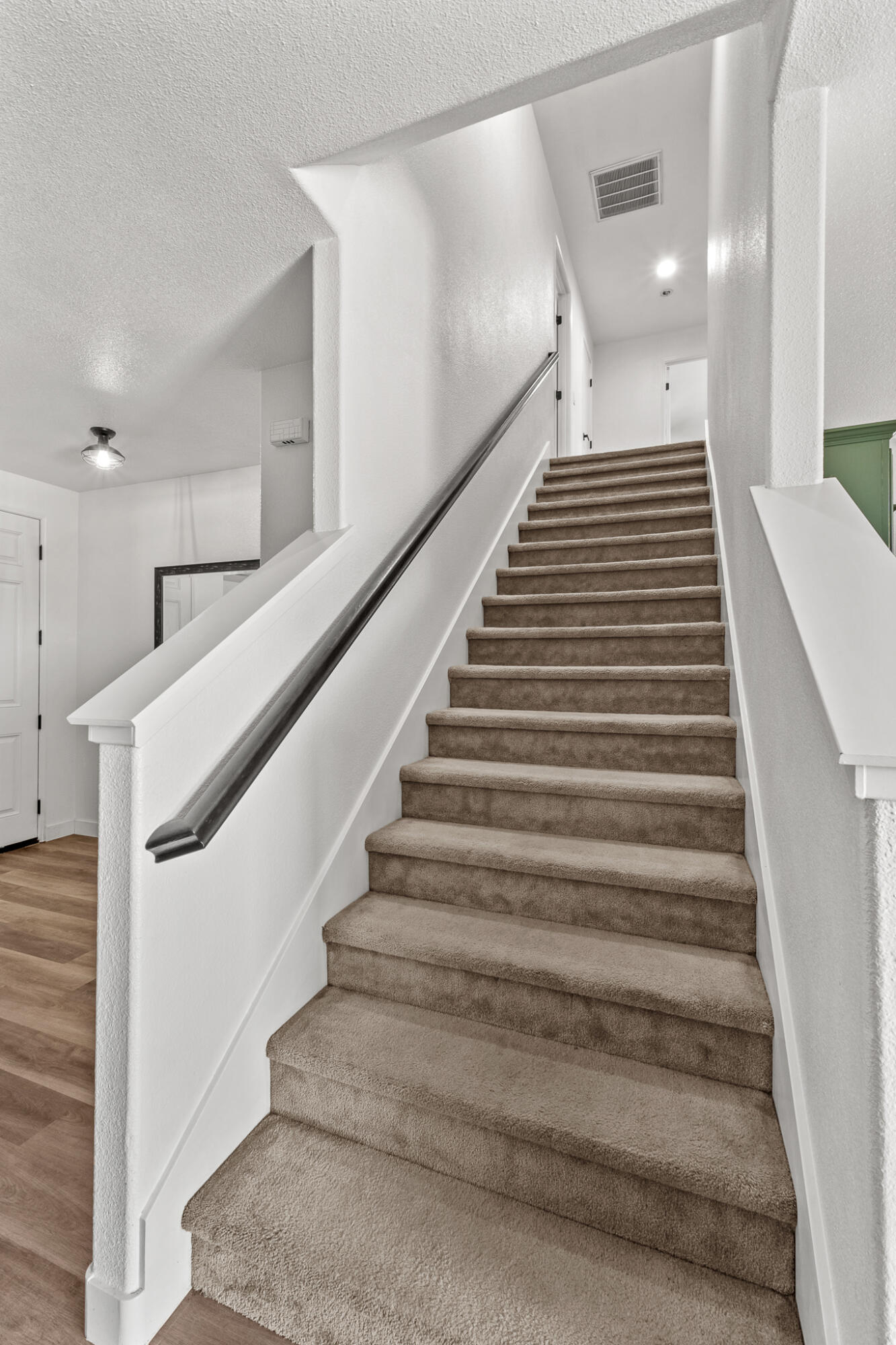2223 E La Vida Avenue