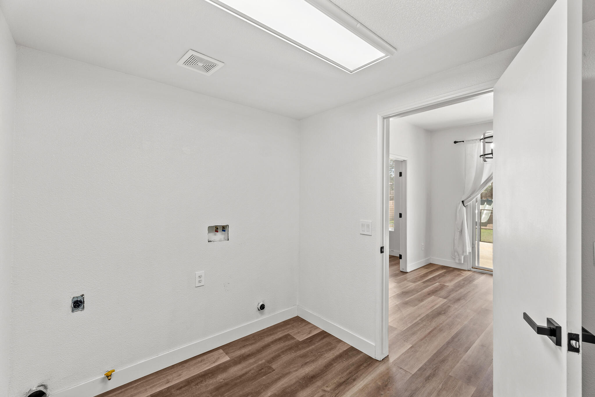 2223 E La Vida Avenue