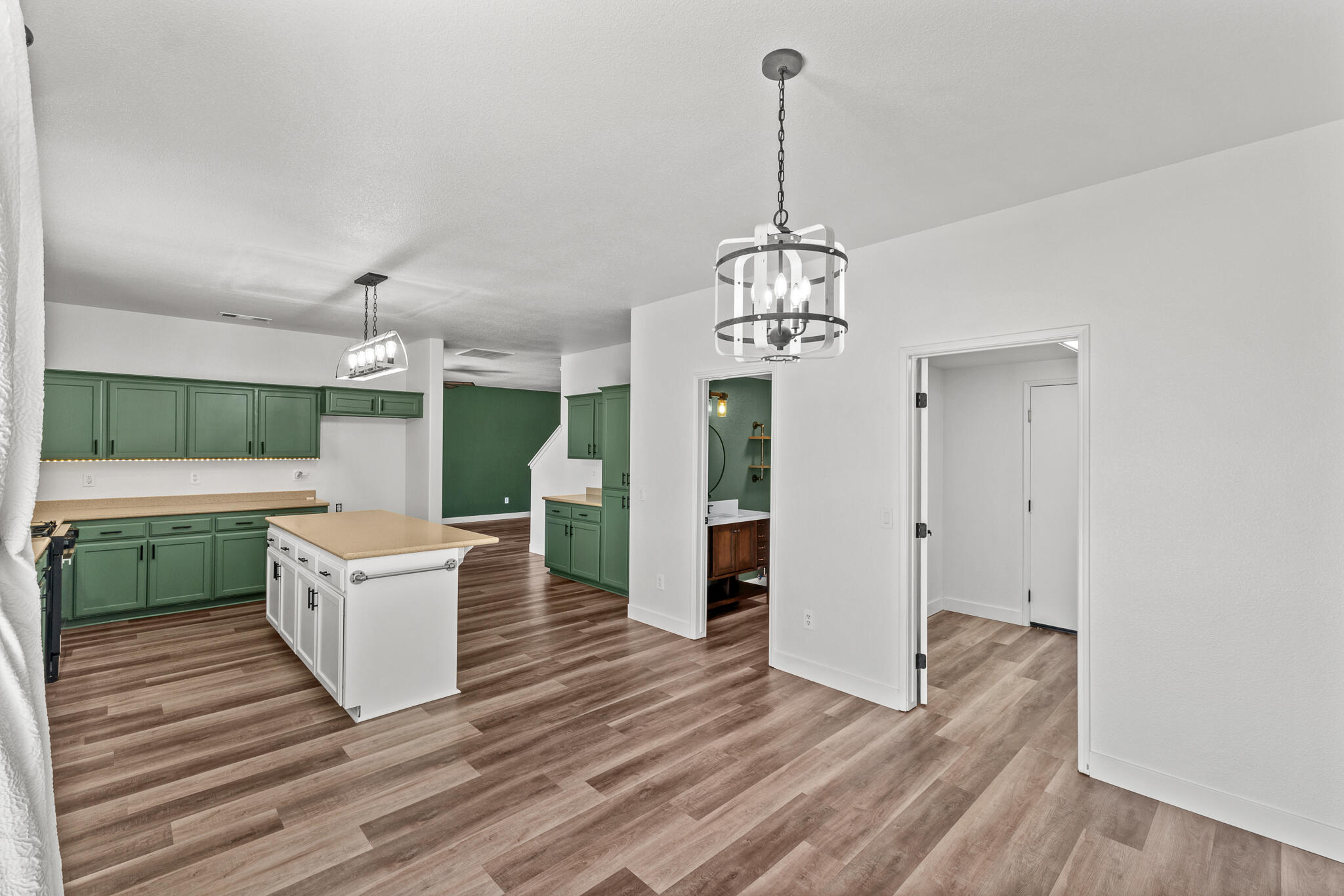2223 E La Vida Avenue