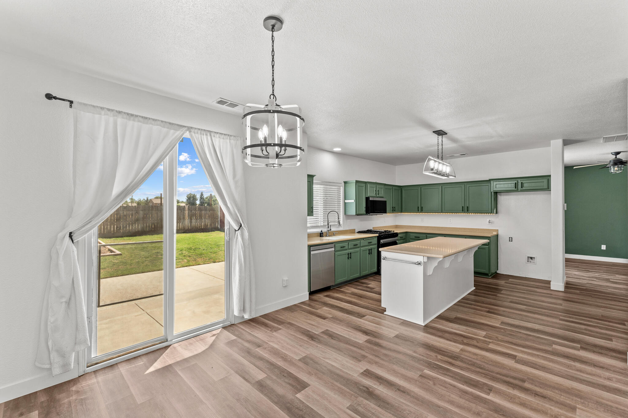 2223 E La Vida Avenue