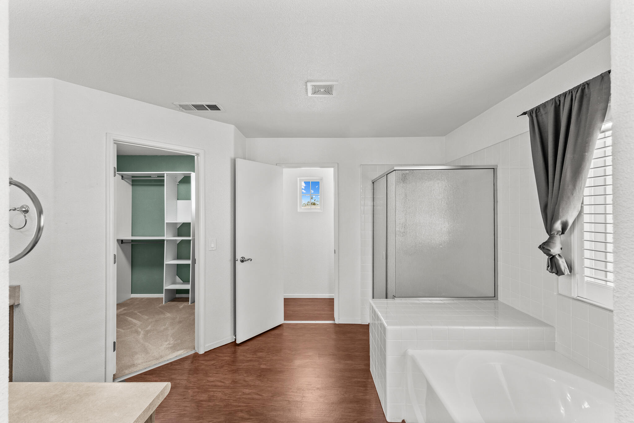 2223 E La Vida Avenue