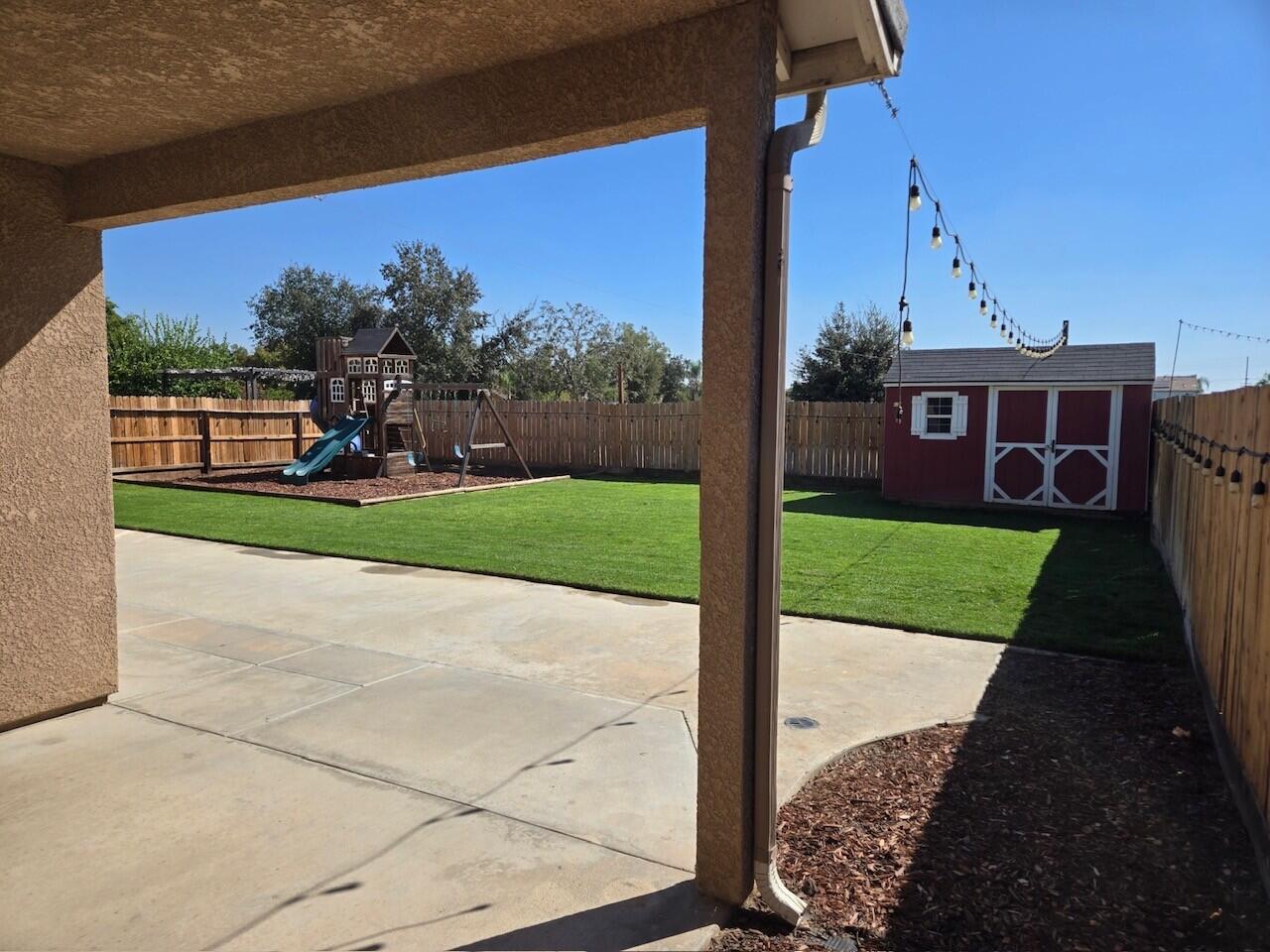 2223 E La Vida Avenue