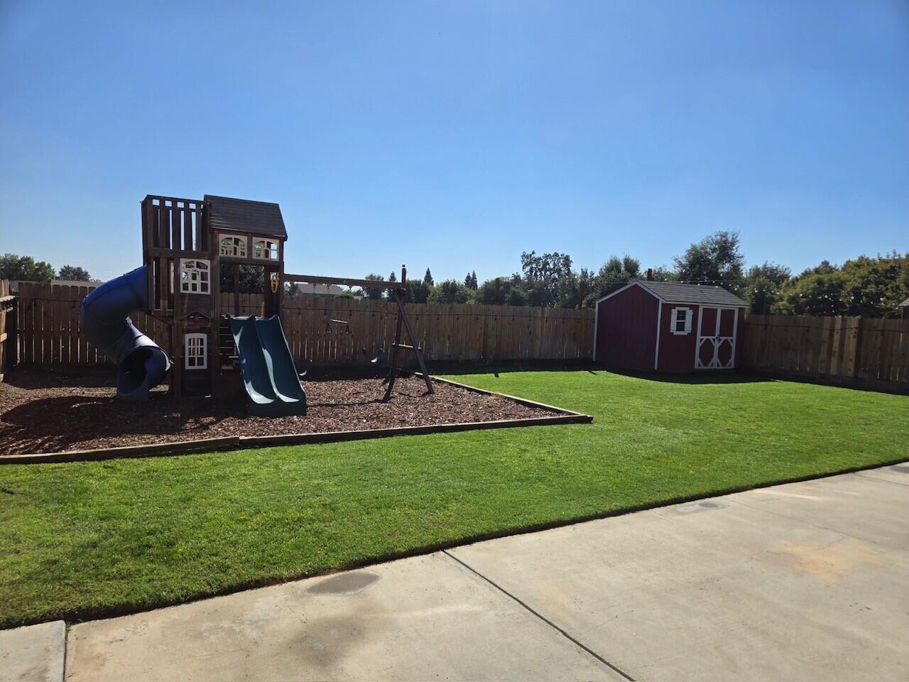 2223 E La Vida Avenue