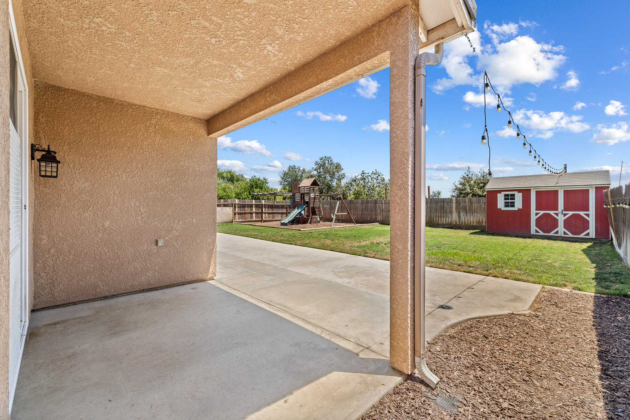 2223 E La Vida Avenue