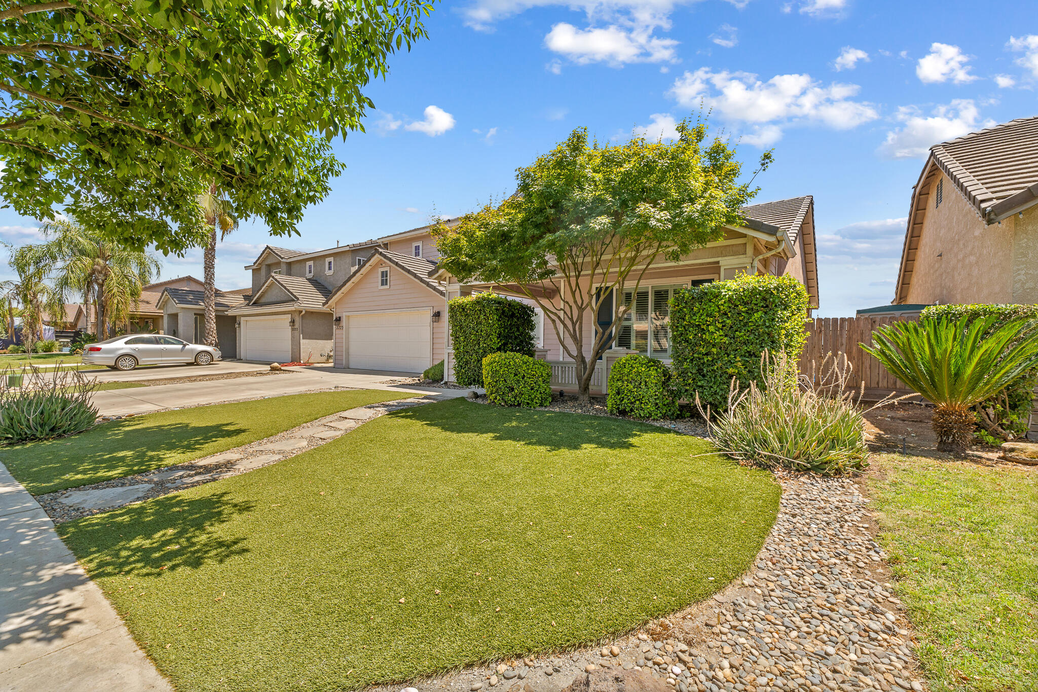 2223 E La Vida Avenue