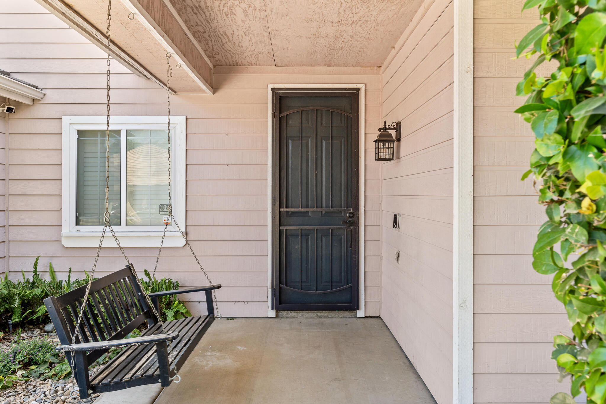 2223 E La Vida Avenue