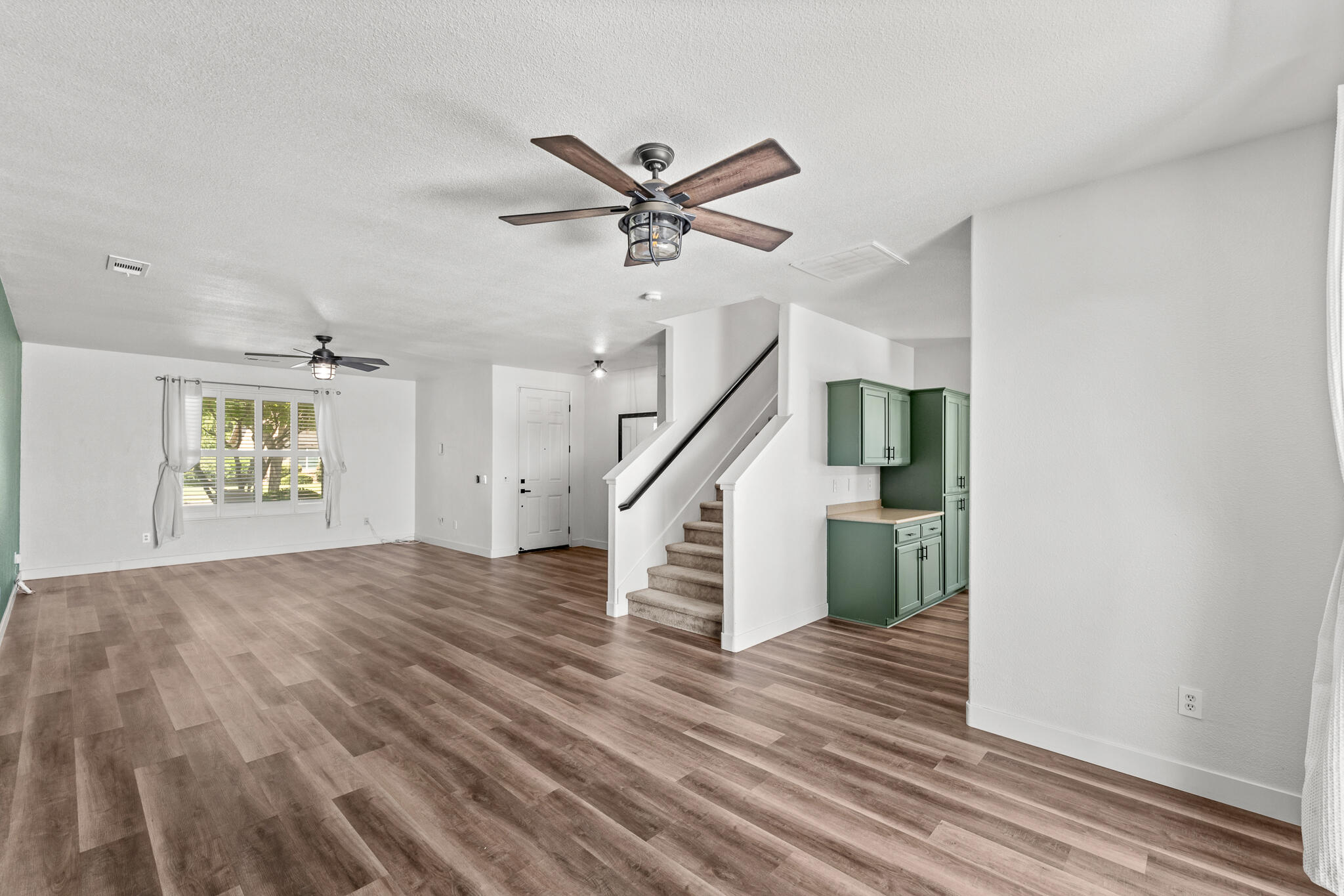 2223 E La Vida Avenue