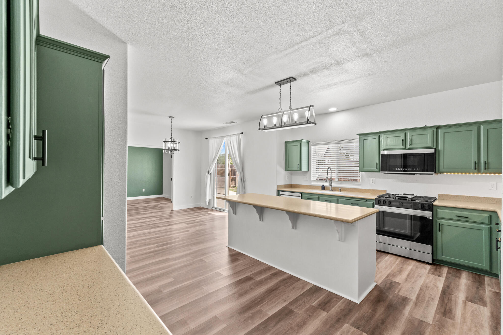 2223 E La Vida Avenue