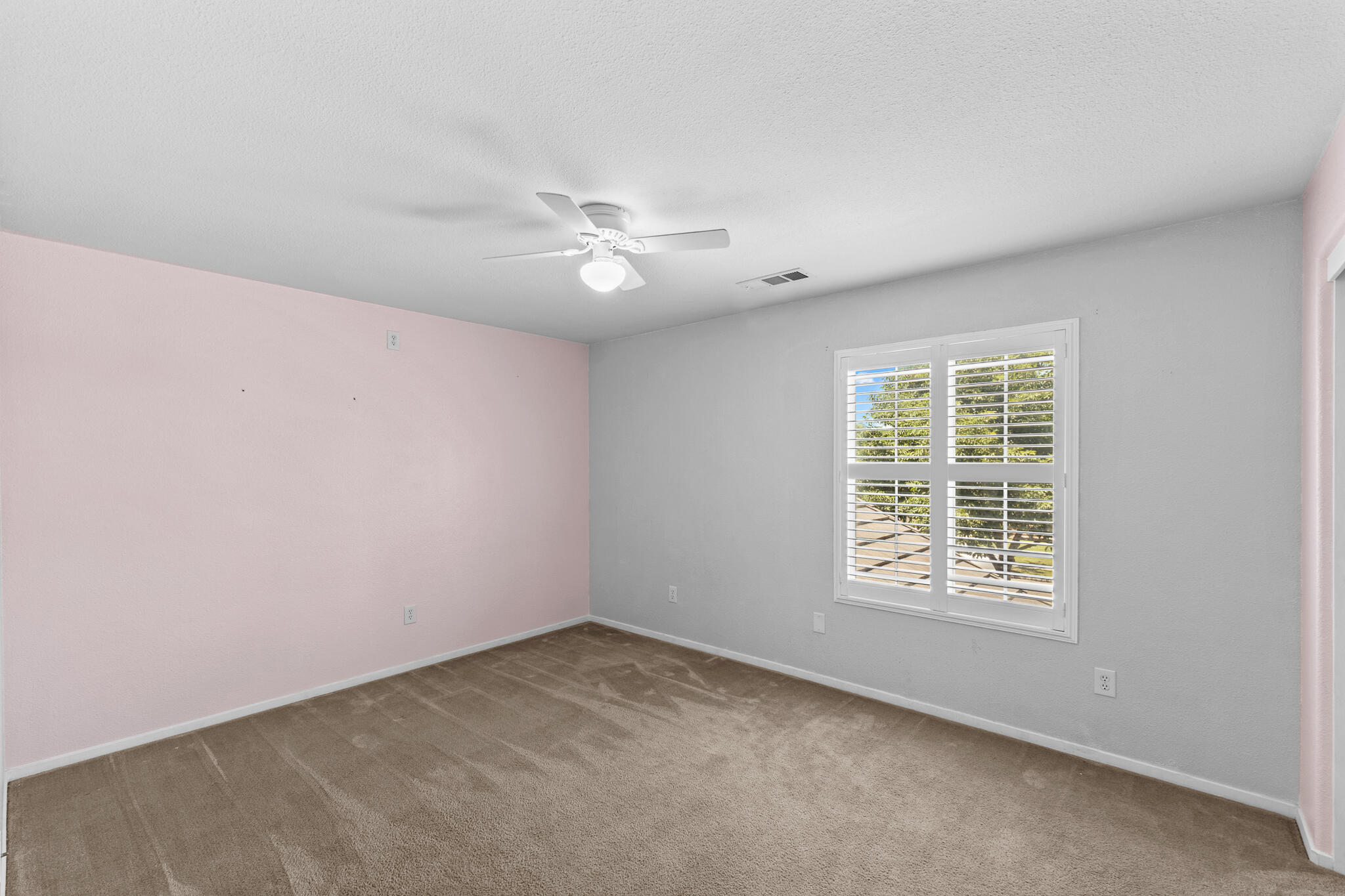 2223 E La Vida Avenue
