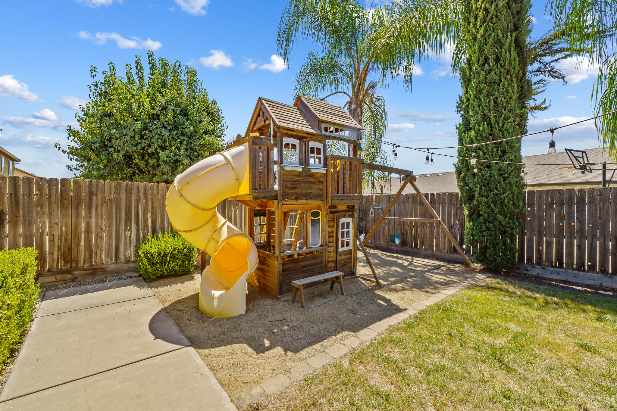 2403 W Robin Avenue