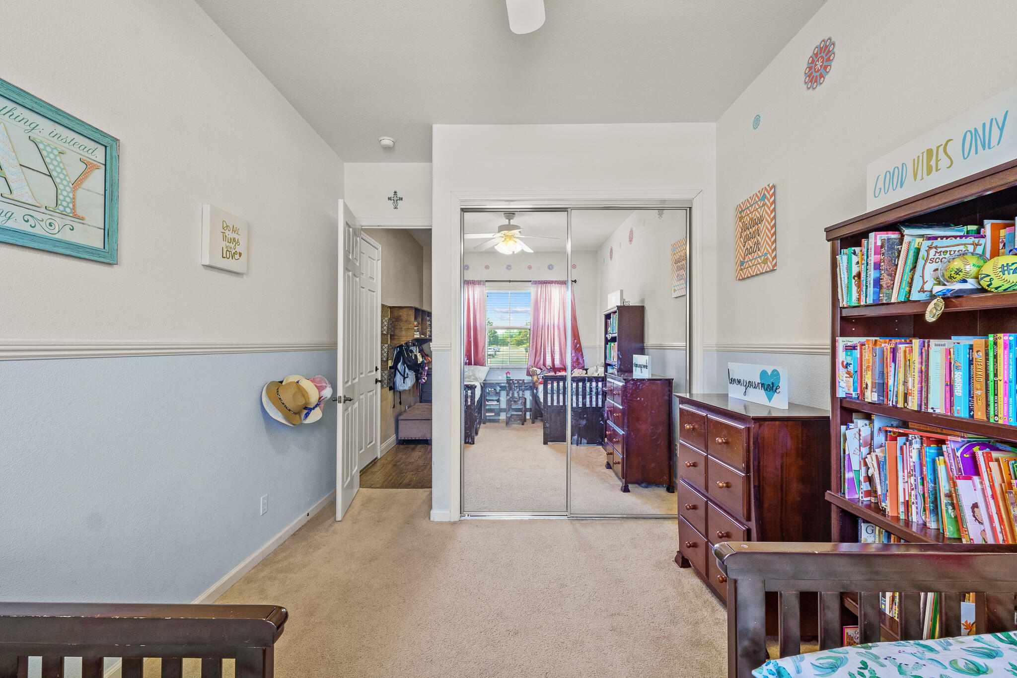 2403 W Robin Avenue