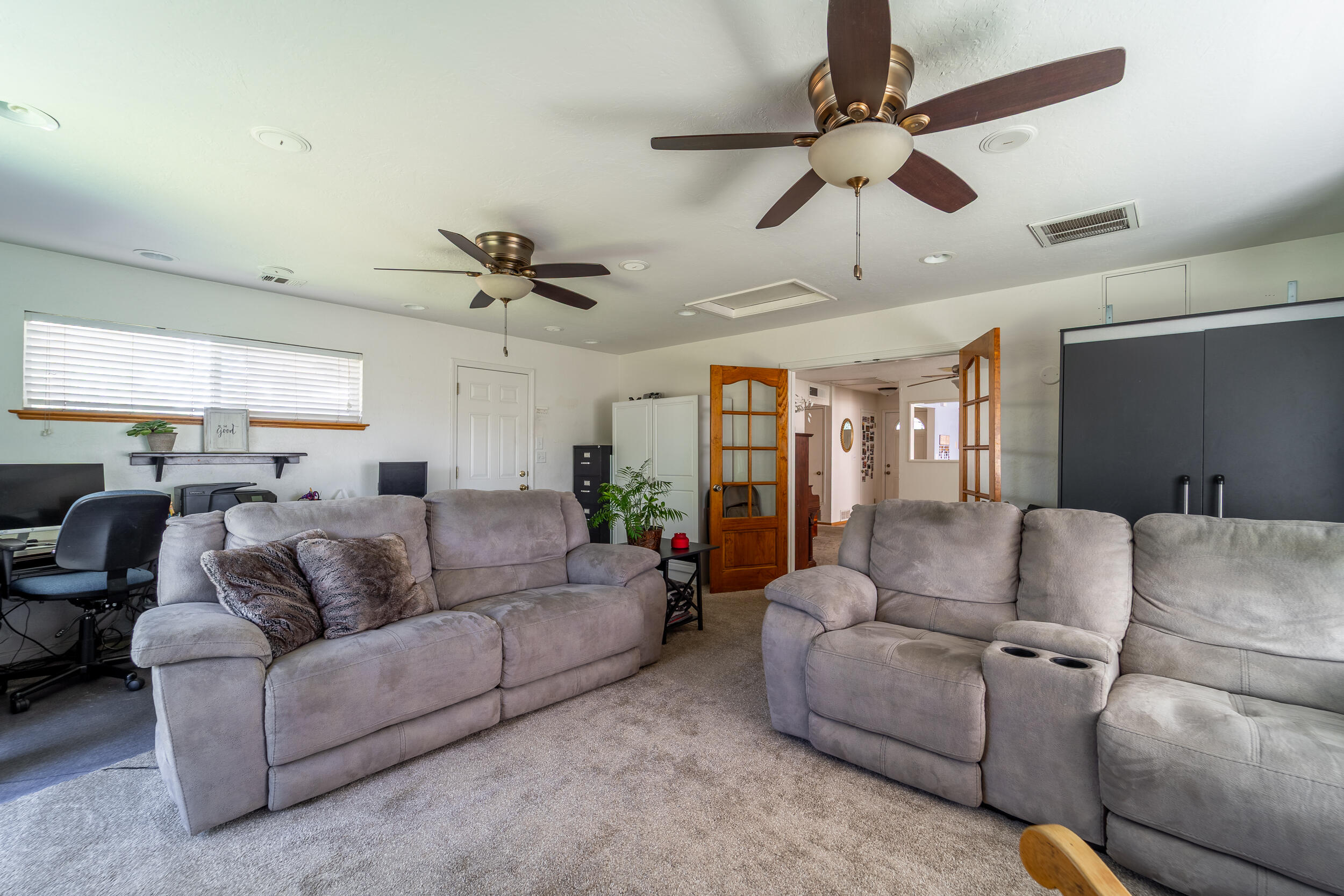 1581 W Pleasant Avenue