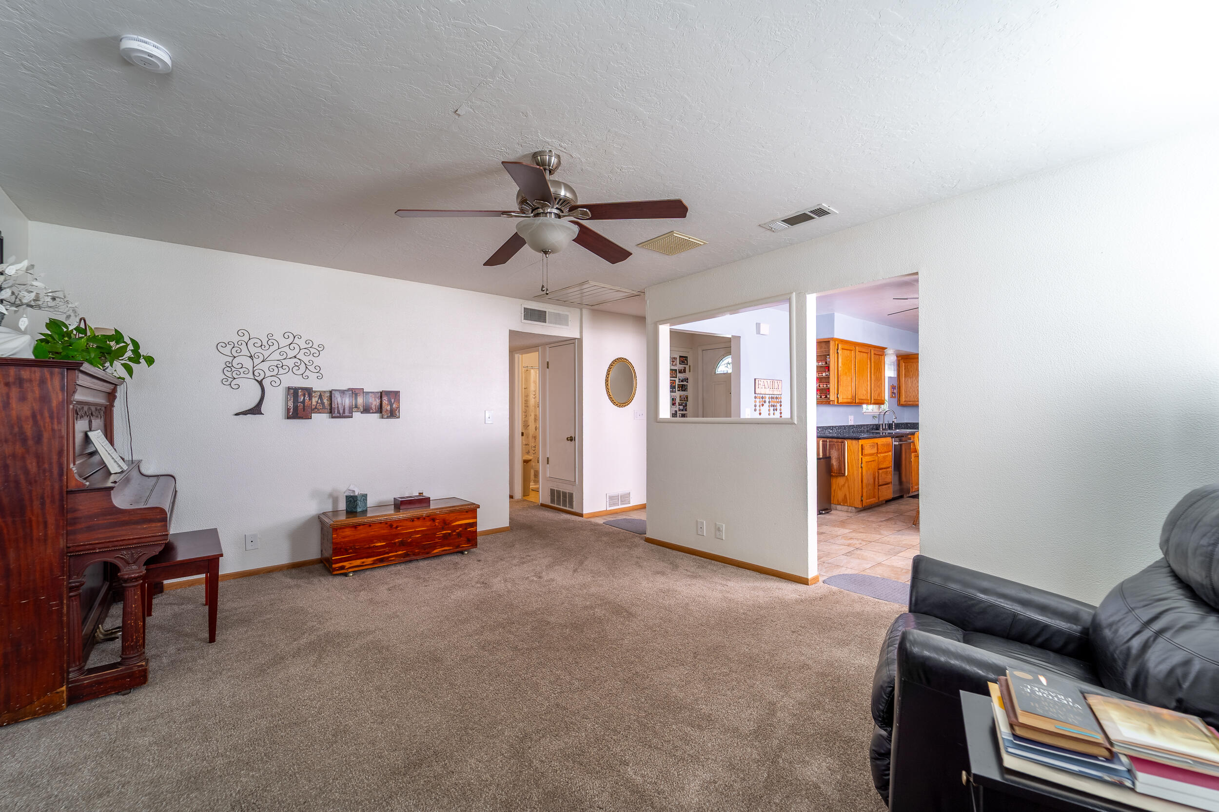 1581 W Pleasant Avenue