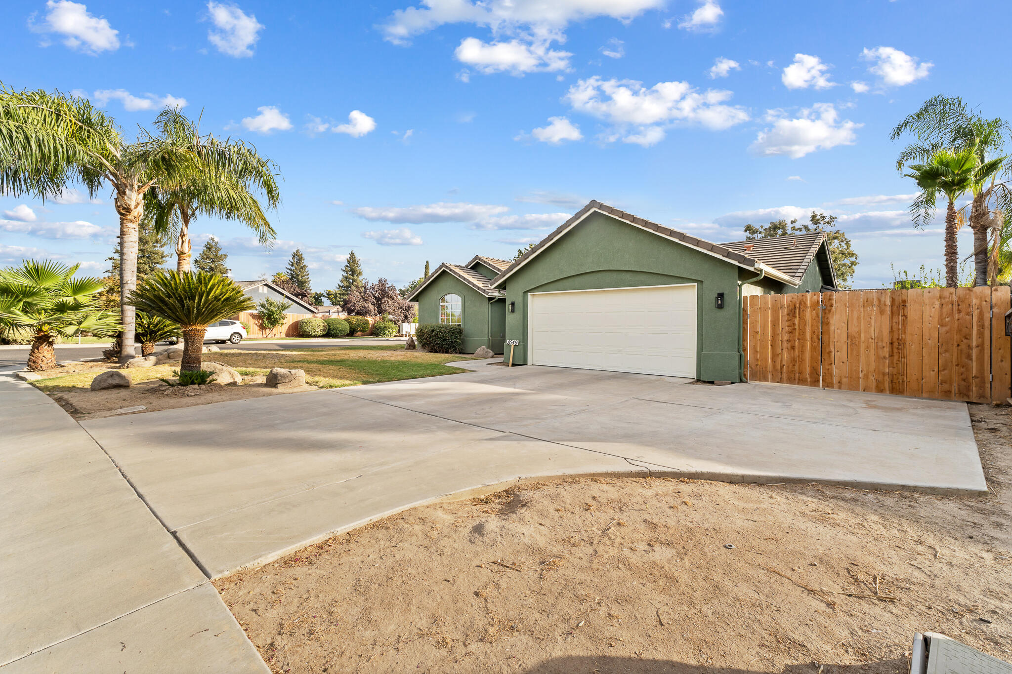 2549 W Sweet Avenue