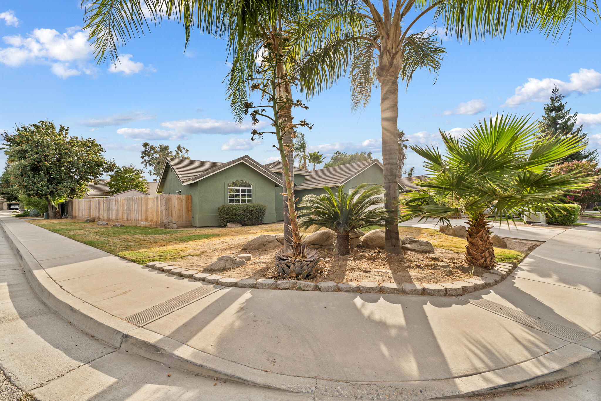 2549 W Sweet Avenue