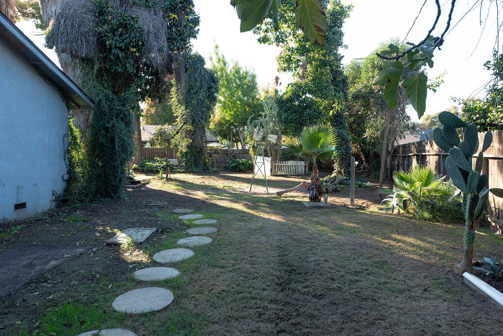 1534 W Canary Drive