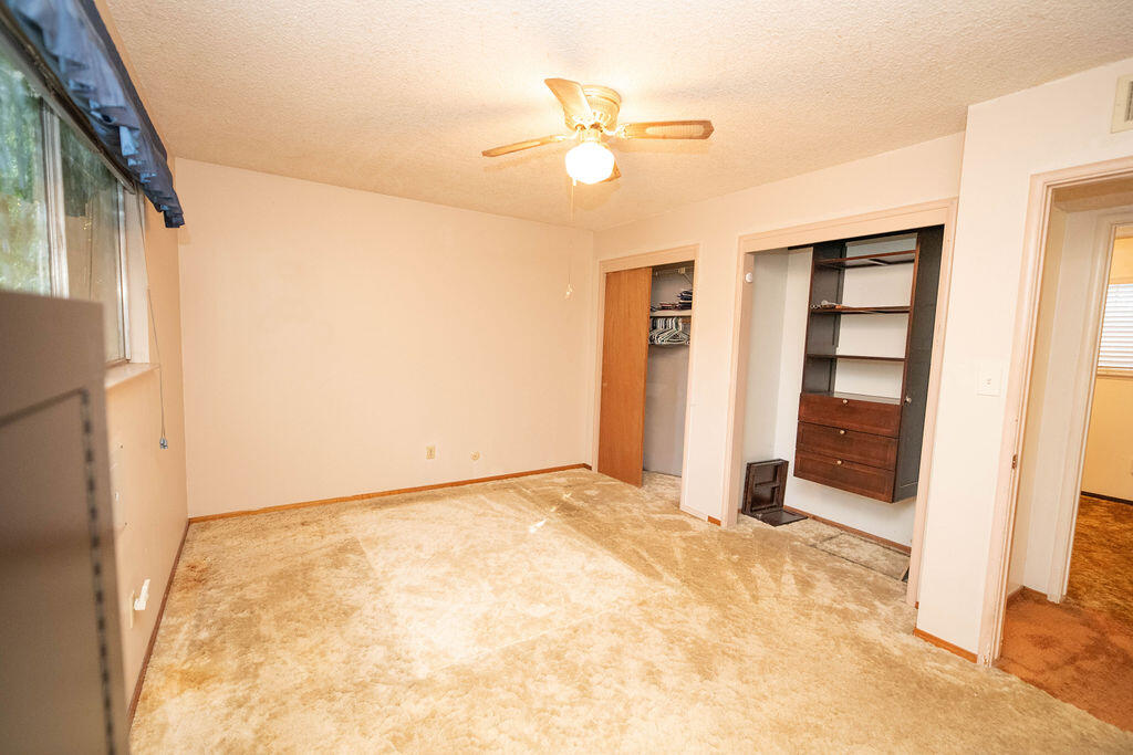 1534 W Canary Drive