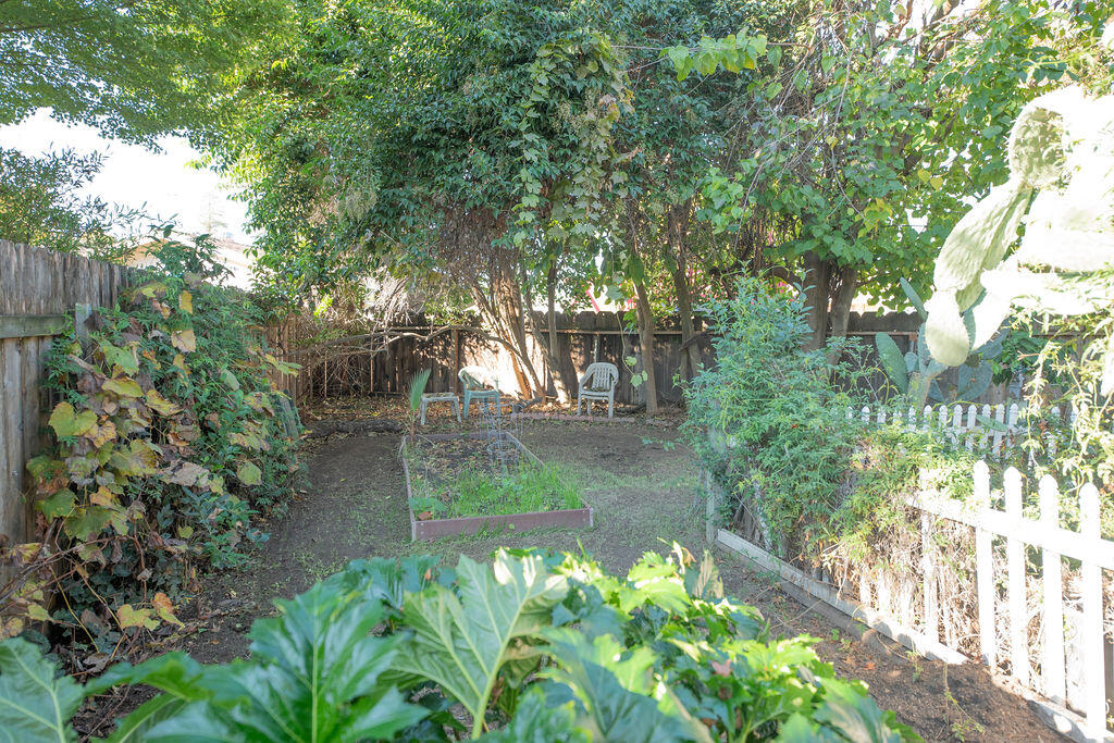 1534 W Canary Drive