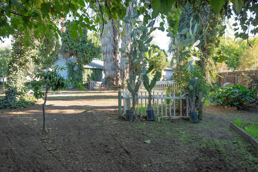1534 W Canary Drive