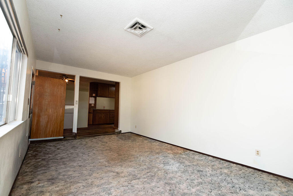 1534 W Canary Drive
