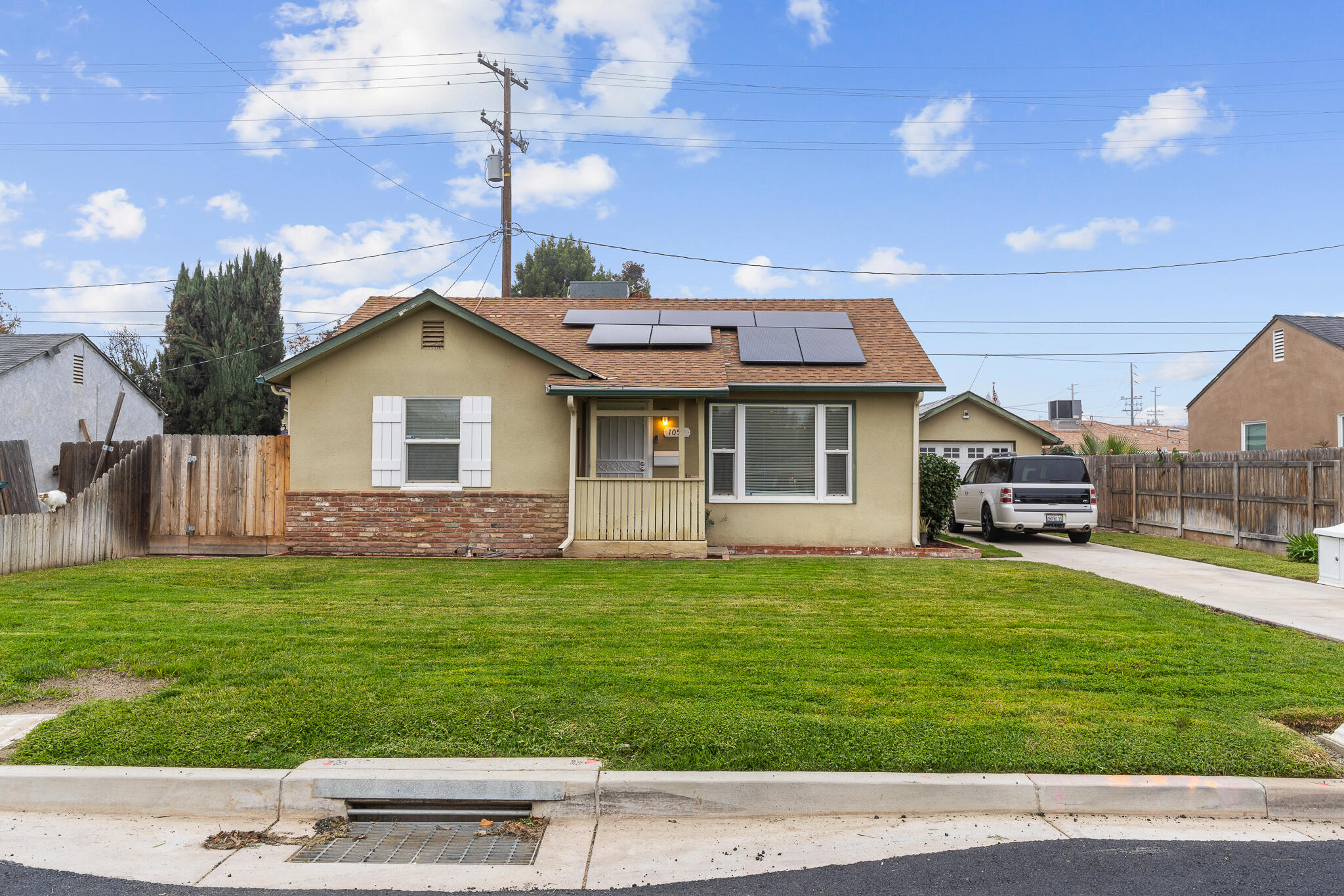 1052 E Apricot Avenue