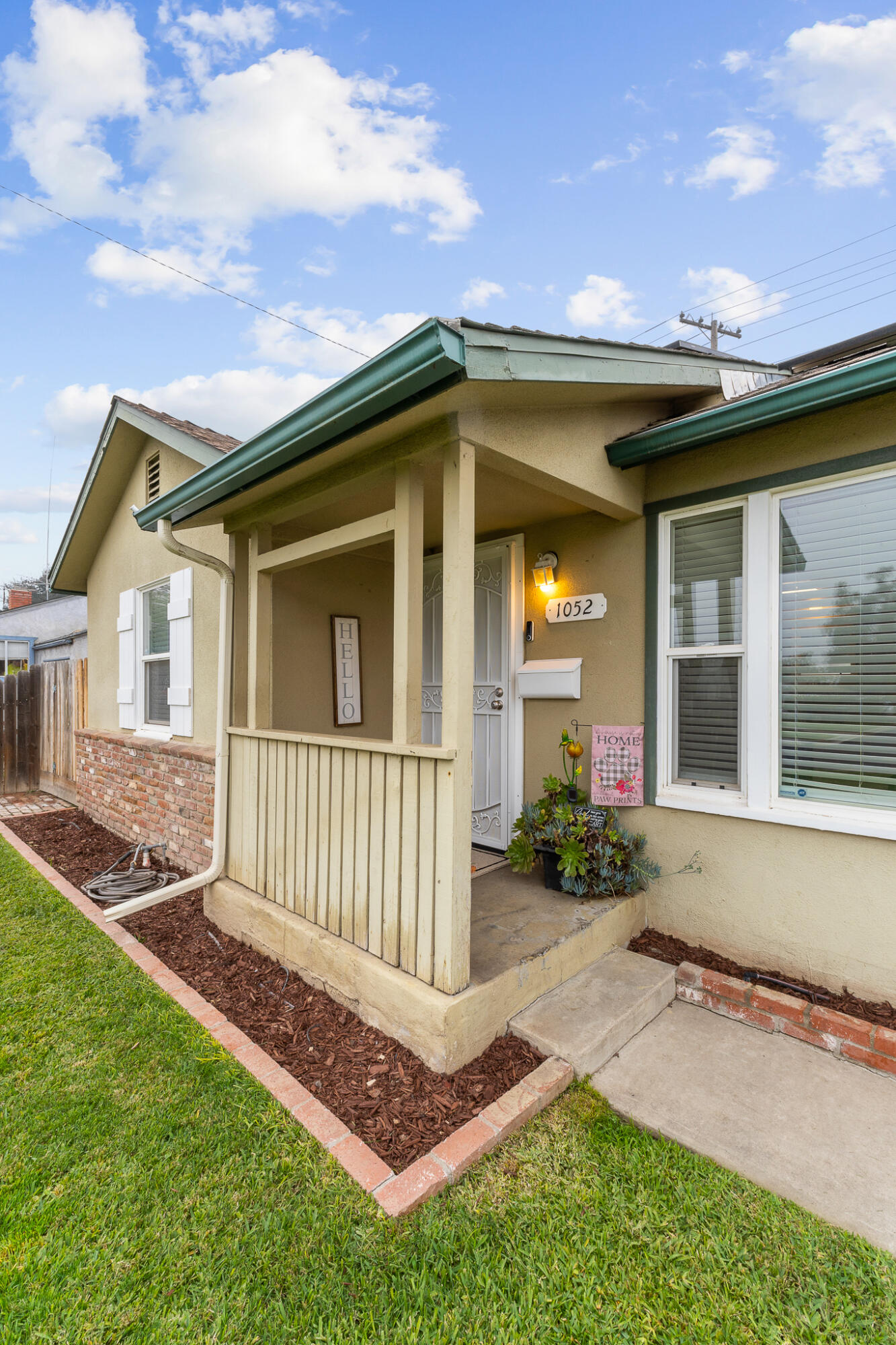 1052 E Apricot Avenue