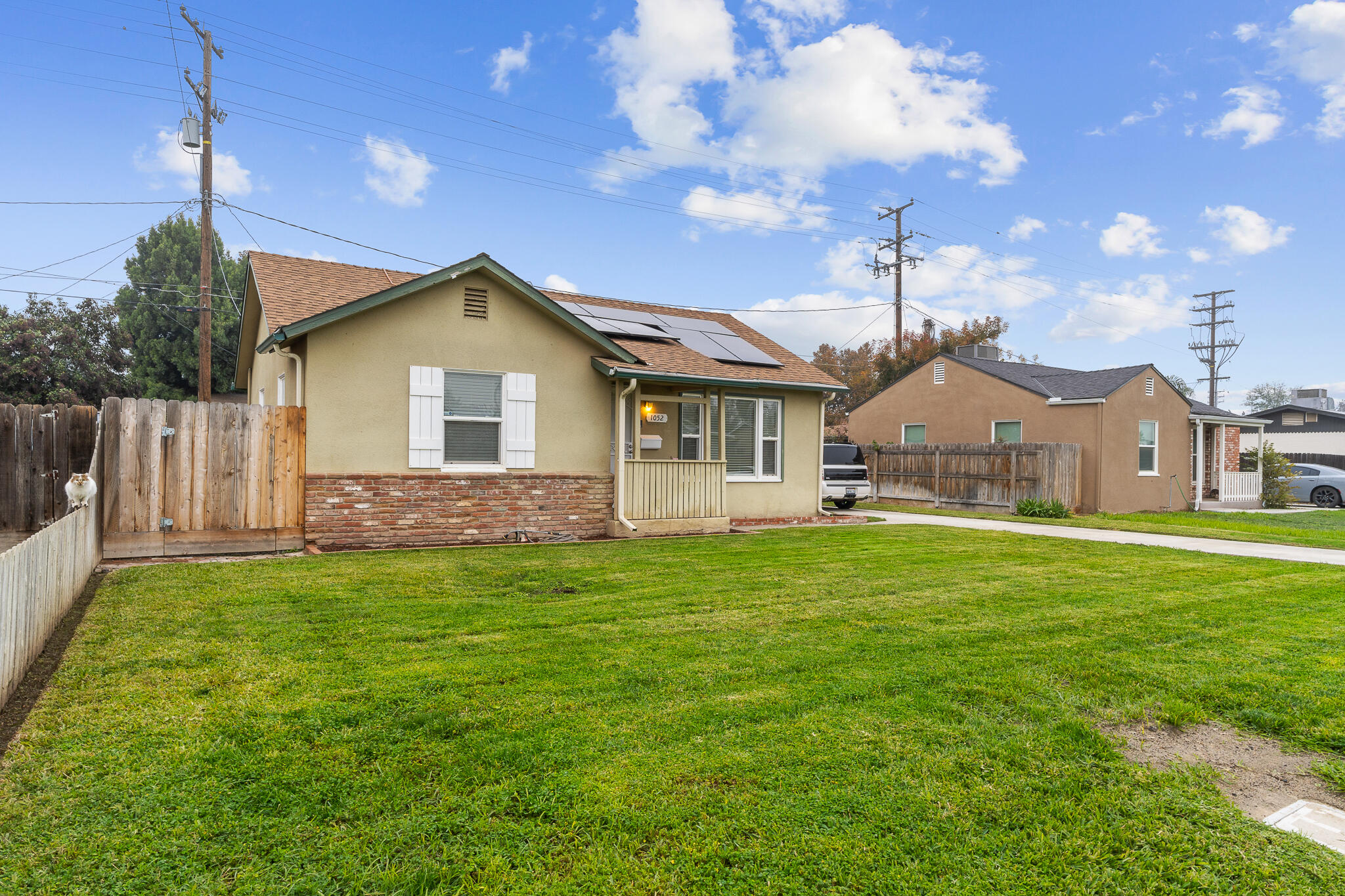 1052 E Apricot Avenue