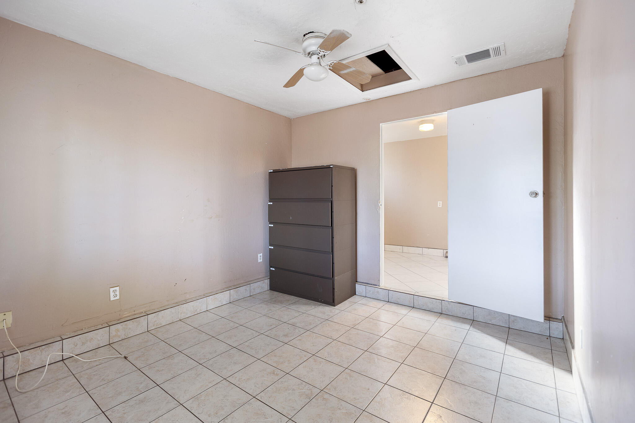 2014 W Houston Avenue