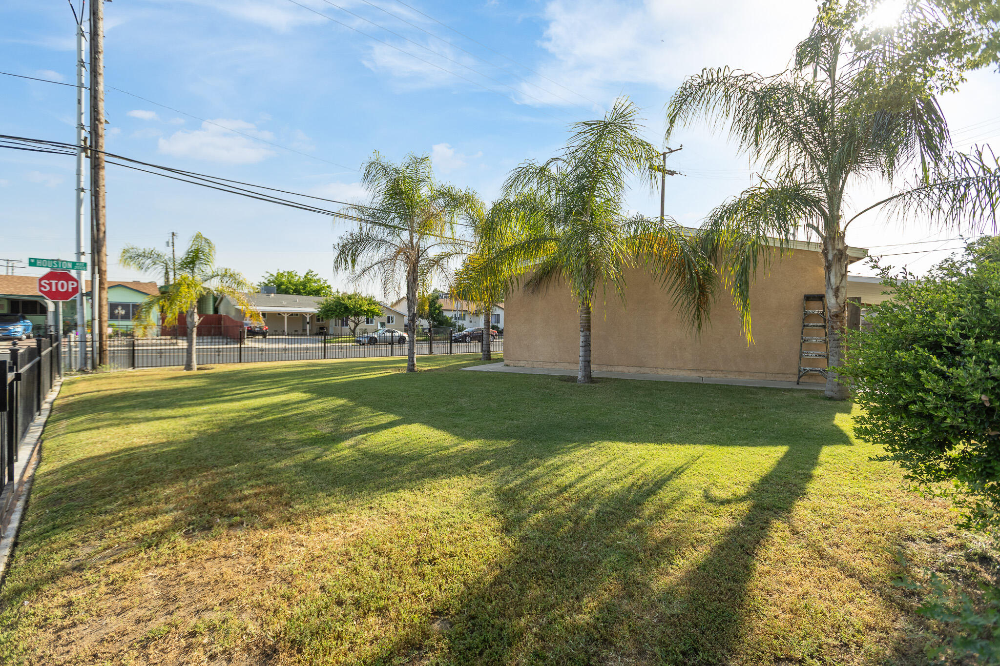 2014 W Houston Avenue