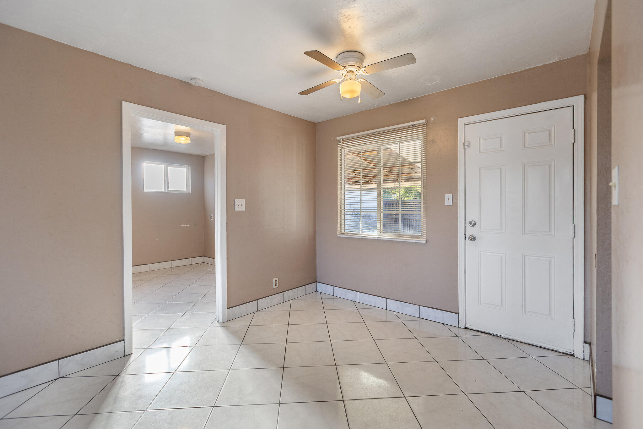 2014 W Houston Avenue