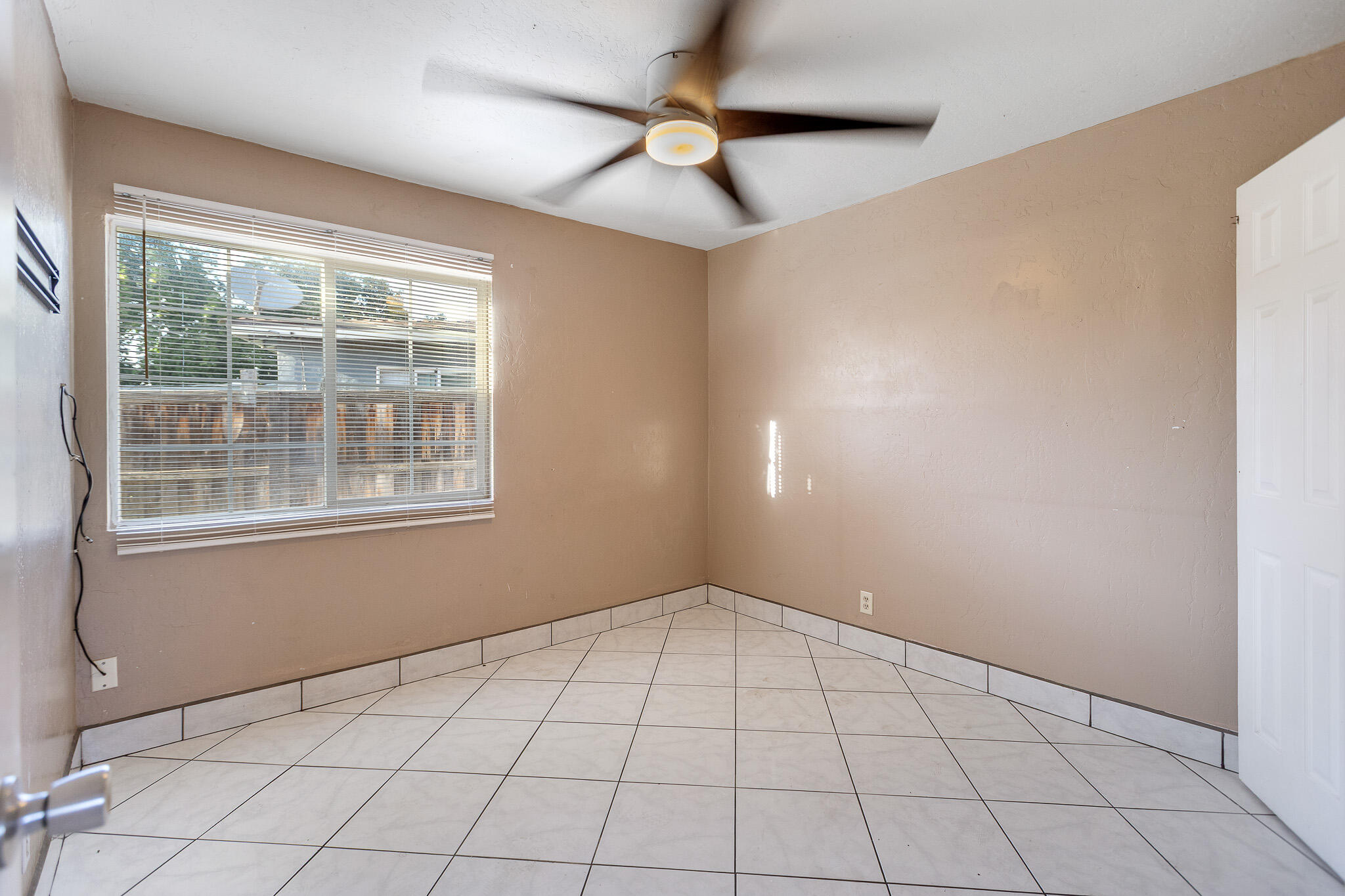 2014 W Houston Avenue