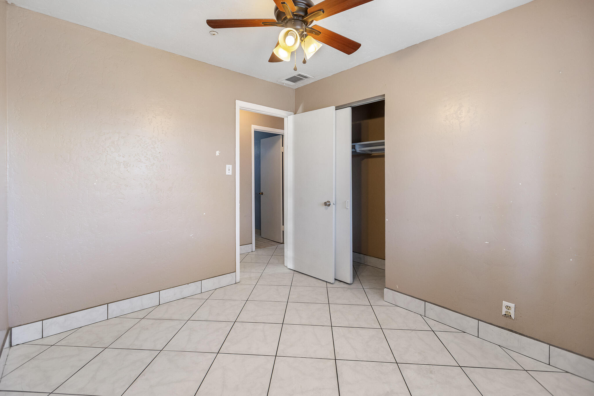 2014 W Houston Avenue