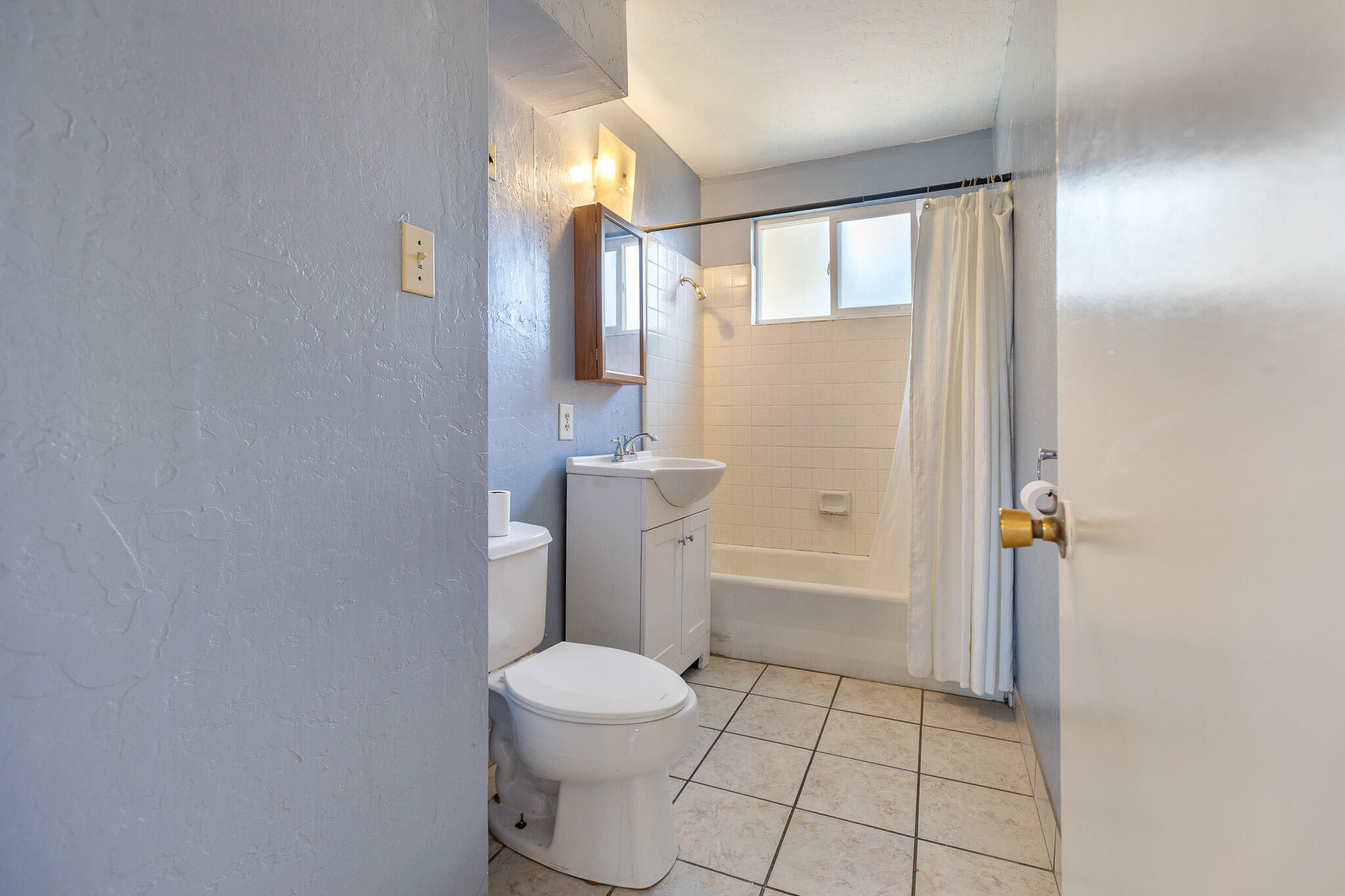2014 W Houston Avenue