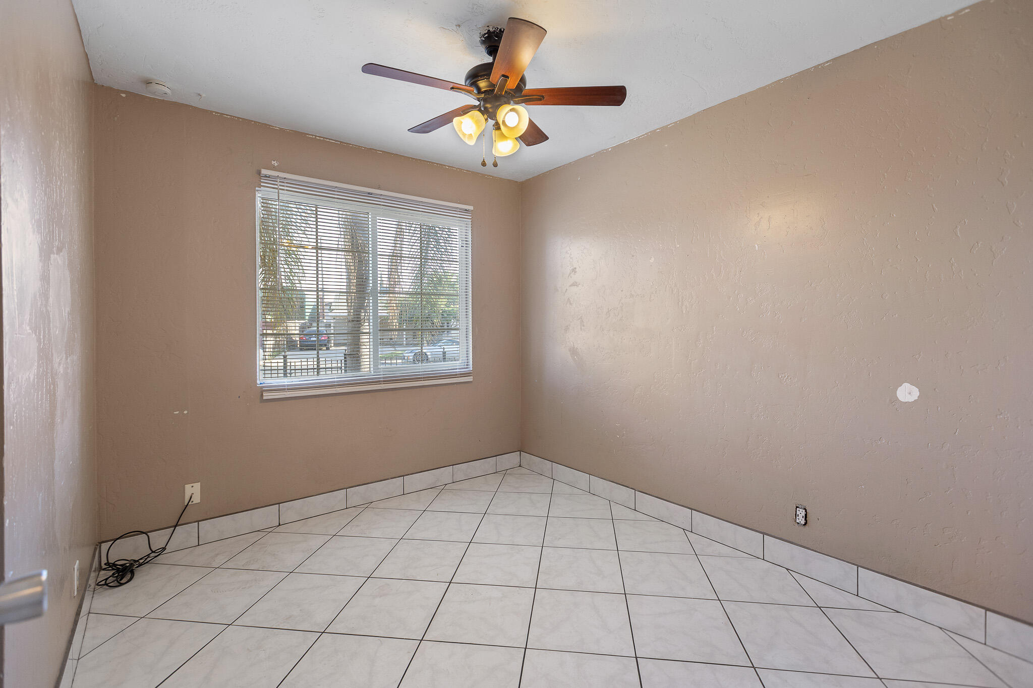 2014 W Houston Avenue