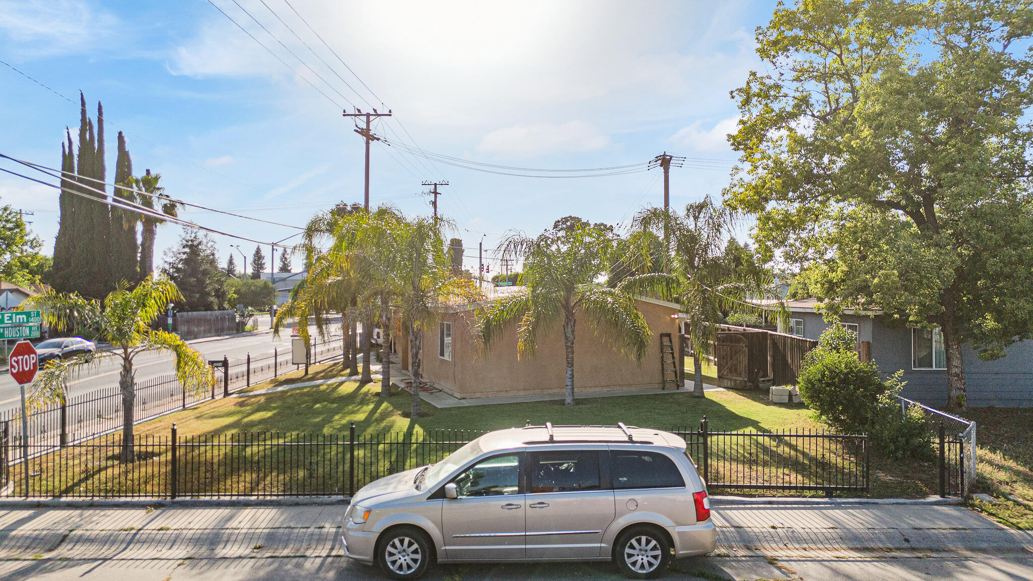 2014 W Houston Avenue
