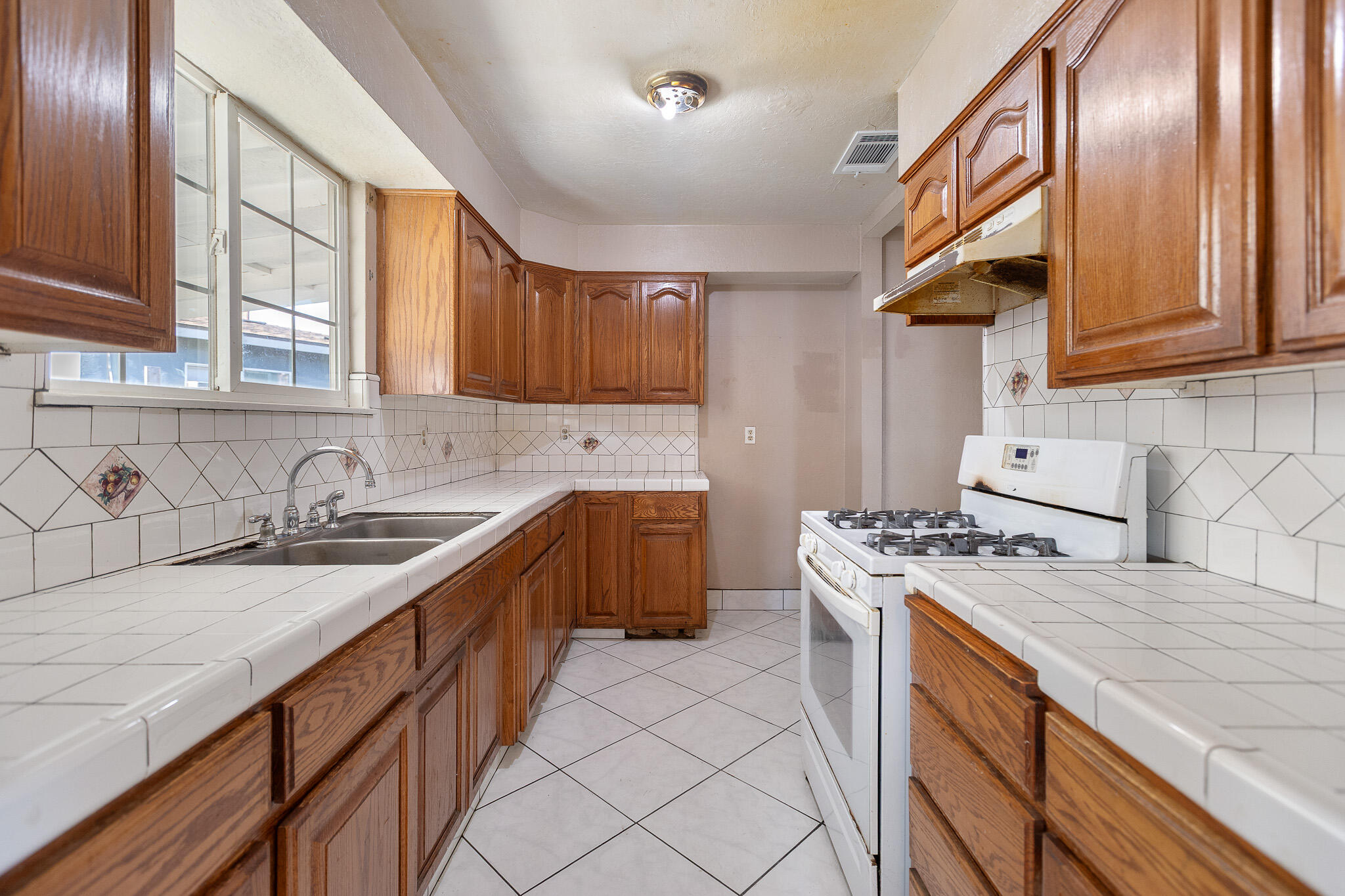 2014 W Houston Avenue