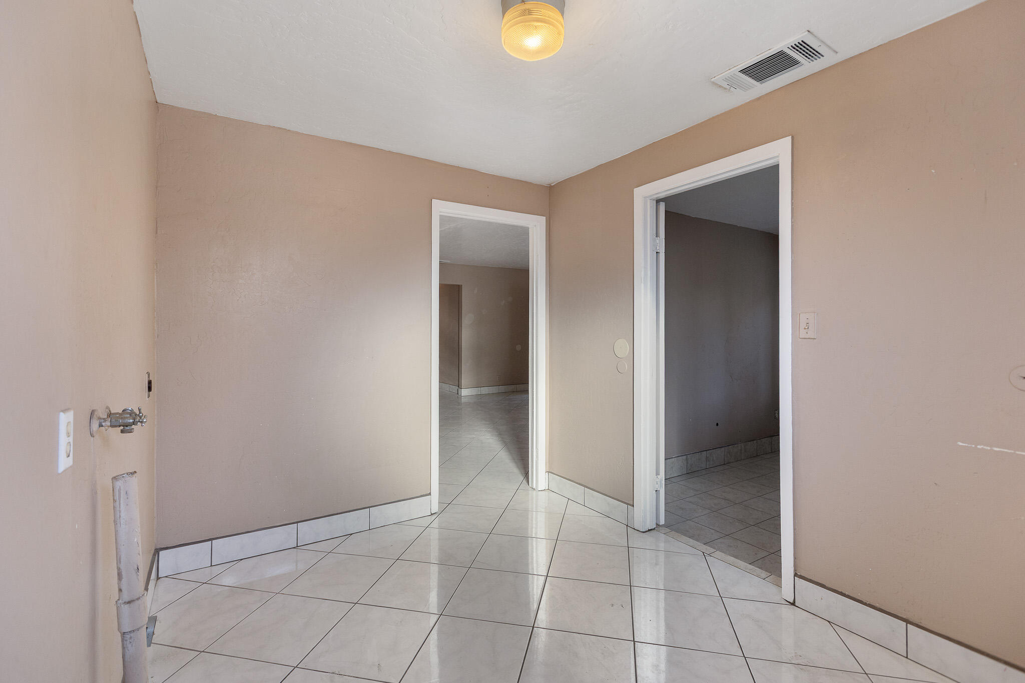 2014 W Houston Avenue