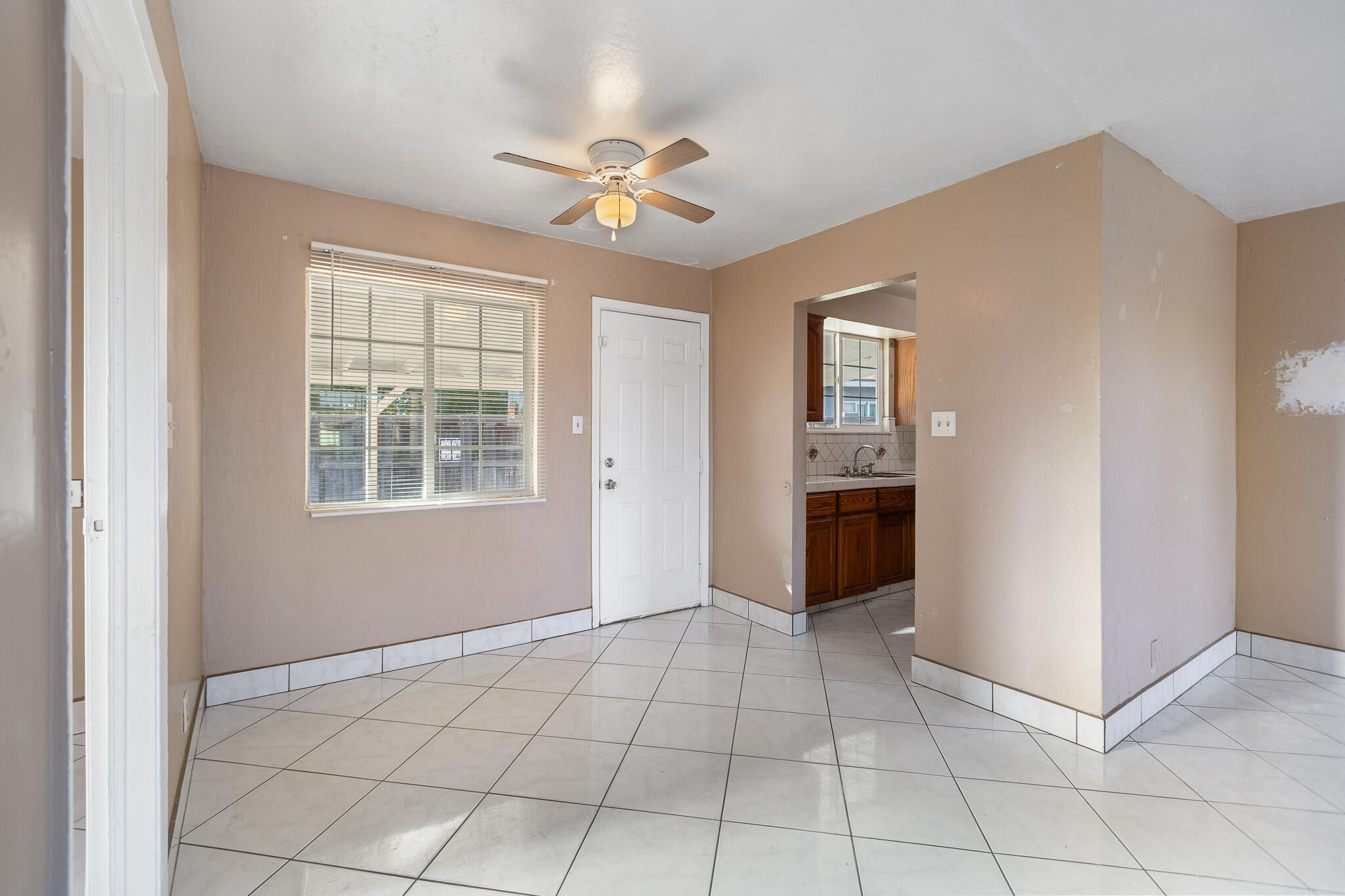 2014 W Houston Avenue