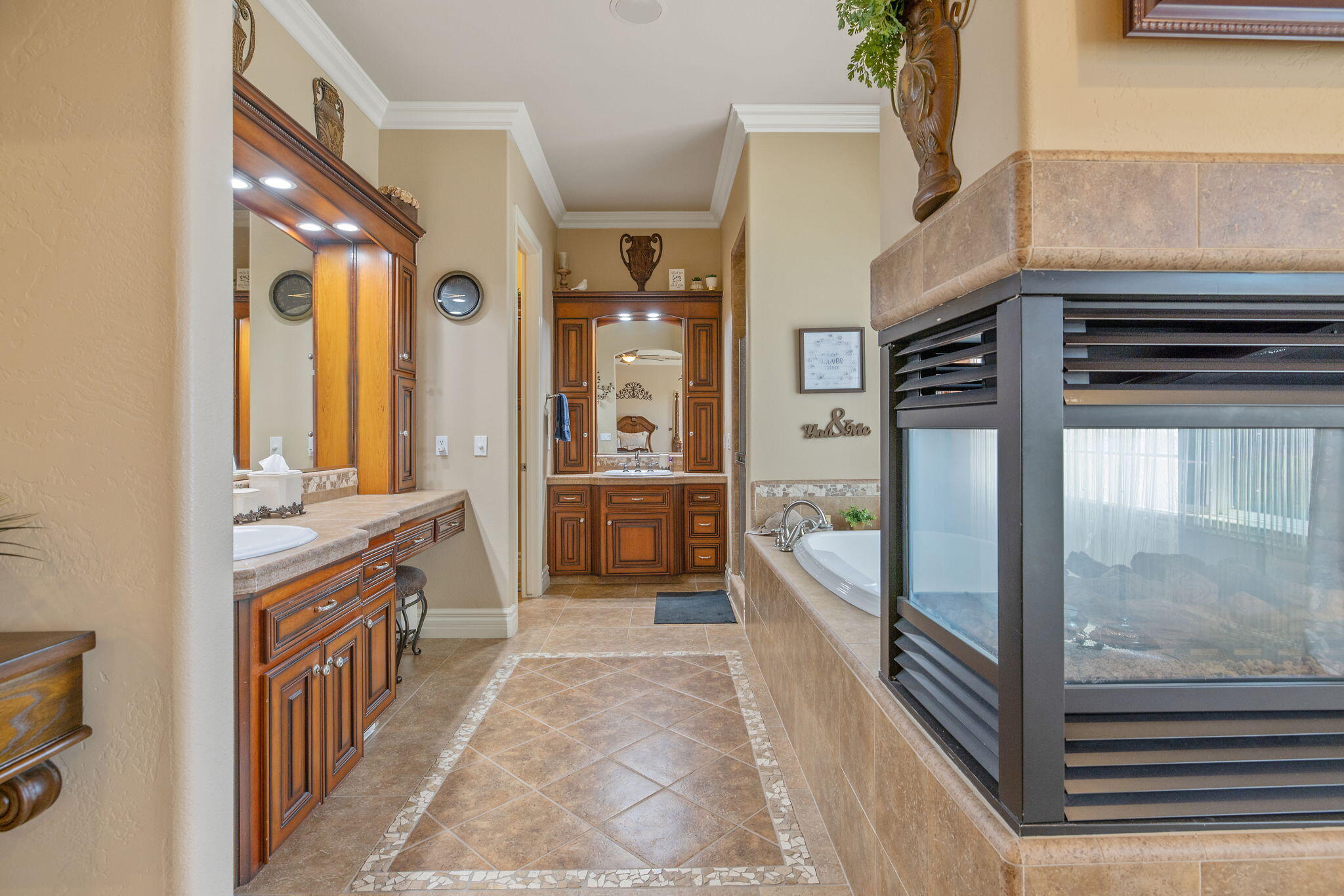 382 Hemmingway Court