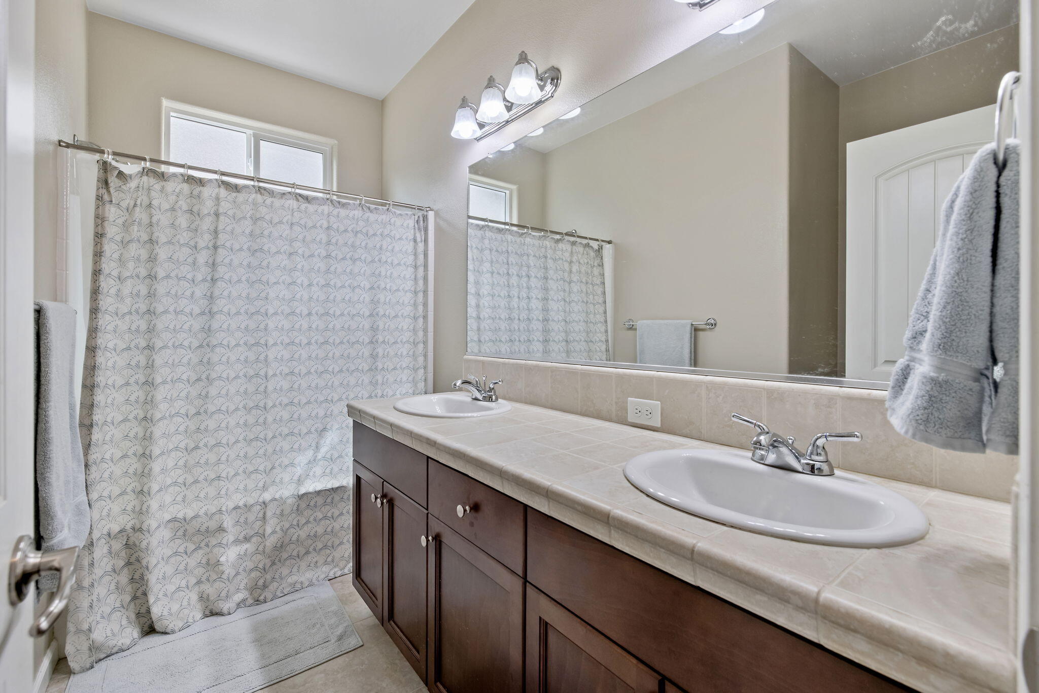 3316 Tradewinds Avenue