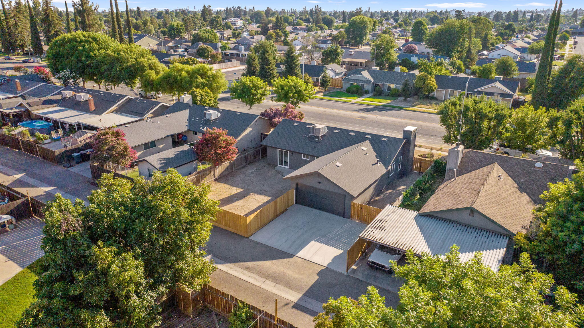 1222 N Laspina Street