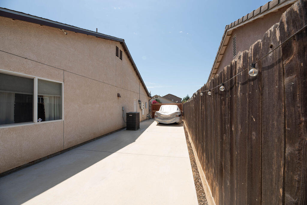 112 N Casablanca Street