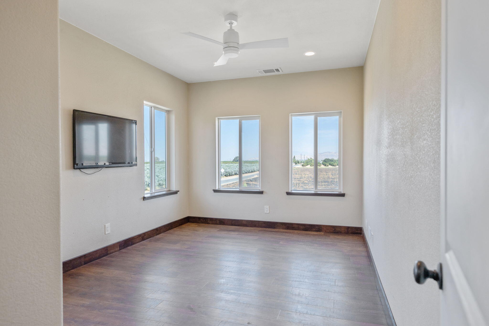 14010 Avenue 400